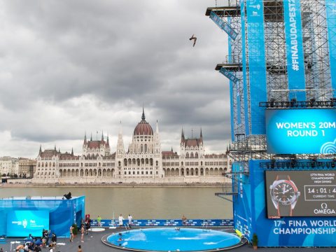 Foto: Con motivo de los Campeonatos Mundiales de Natación en Budapest, NUSSLI llevó a cabo la torre de trampolines de sa