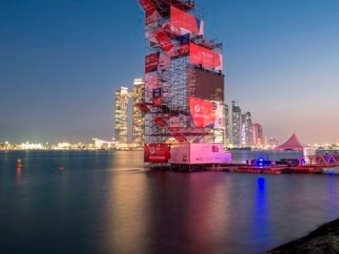 NÜSSLI errichtete den Sprungturm für den High Diving Weltcup 2016 in Abu Dhabi