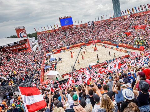 Image: The beach volleyball arena that NUSSLI built for the World Championship in Vienna accommodated 10,000 spectator s