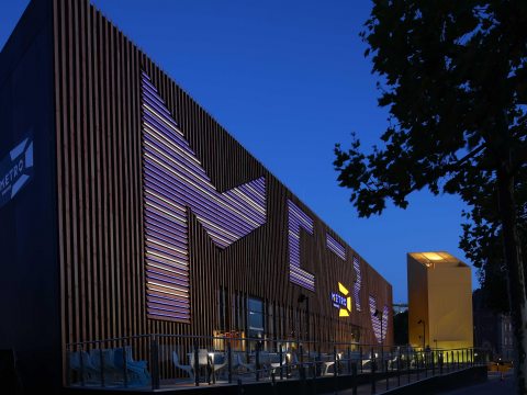 Brand pavilion "METRO unboxed" with lightening logo in the exterior facade