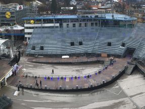 Bild: Tribüne mit 9000 Plätzen, Catwalk, Bühne mit transparentem Dach und Eventstrukturen hat NÜSSLI für die Special Oly