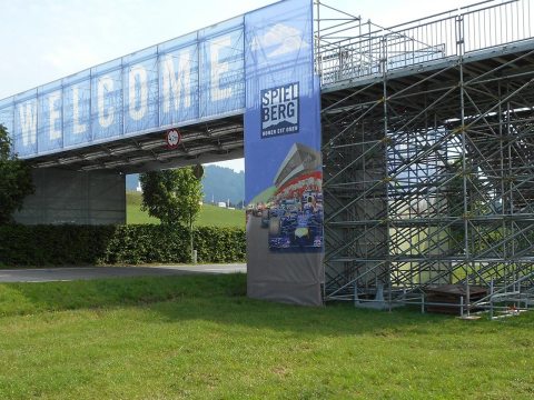Bild: Für den Formel 1 Grossen Preis von Österreich in Spielberg realisierte NÜSSLI mehrere Brücken und einen 16 Meter b