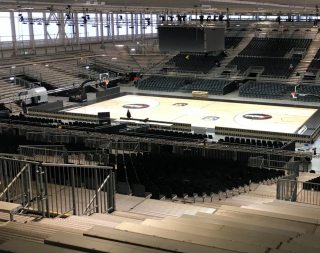 Für die Basketballclub Virtus Segafredo Bologna baute NÜSSLI eine Arena aus mehreren Tribünen für rund 9000 Fans.