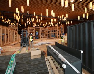 Bild: Bereits zum vierten Mal in Folge errichtet NÜSSLI das temporäre Holz-Theater der TED-Konferenz in Vancouver.