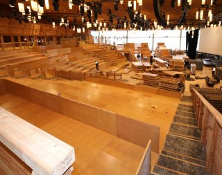 Bild: Bereits zum vierten Mal in Folge errichtet NÜSSLI das temporäre Holz-Theater der TED-Konferenz in Vancouver.
