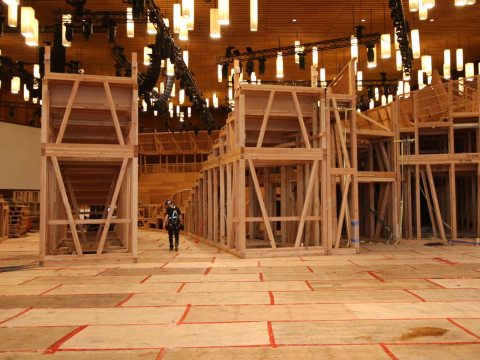 Image: For the fourth time in a row now, NUSSLI is erecting the temporary theater made of wood for the TED Conference.