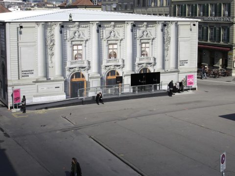 Temporärer Theaterkubus in Bern