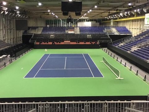 NÜSSLI rüstet die Palexpo-Halle für den Fed Cup aus.