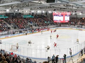 Bild: Während der zweijährigen Bauzeit der neuen Sportanlage greift der Lausanne Hockey Club auf eine Ausweichspielstätt