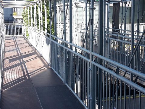 Für die «Züspa» 2017 errichtete NÜSSLI eine temporäre Fussgängerbrücke mitten in Zürich.