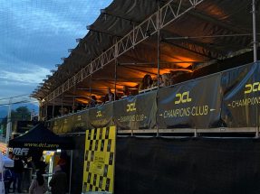 NÜSSLI errichtete für das actiongeladene Rennen ein VIP-Podest für bis zu 300 Personen.