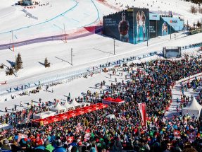 NÜSSLI errichtete die Tribüne im Zielhang sowie viele weitere Eventstrukturen für das Skirennen.