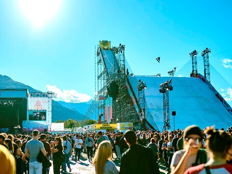 NÜSSLI plante und realisierte für das Big Air Festival die Rampe, die Musikbühne und weitere Festival-Infrastrukturen
