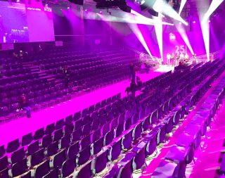NÜSSLI realisierte für die DUFTSTARS 2017 Tribünen mit 800 Sitzplätzen, einen Laufsteg sowie eine Bühne.