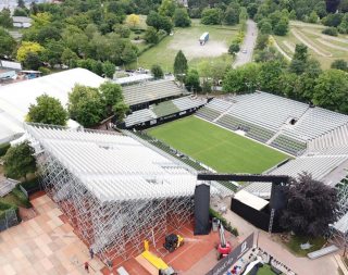 Picture: Für das Rasenturnier erweiterte NÜSSLI den Centre Court des Tennisclub Weissenhof mit einer Premium-Tribüne für