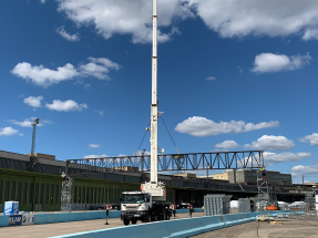 Instalación de puentes pasa cables para Berlin E-Prix 2020 