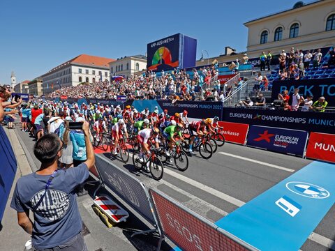 Mitten in der Altstadt fanden die Wettbewerbe im Radrennen, Marathon und Gehen statt.