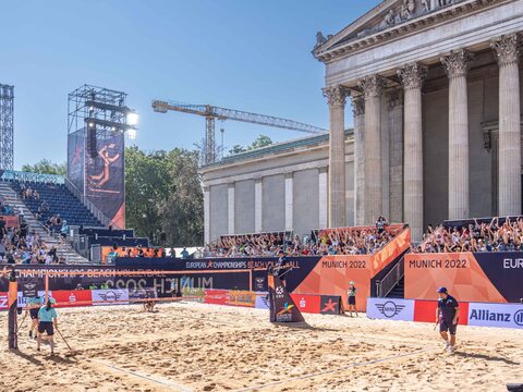 Beach volleyball in front of a historic backdrop: A very special experience for players and audience alike