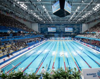 Imagen: Para el 17º Campeonato Mundial de Natación de FINA celebrado en Budapest, NUSSLI amplió el Danube Arena con 9000