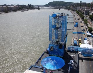 Bild: Anlässlich der Schwimm-WM in Budapest realisierte NÜSSLI den High-Diving-Sprungturm am Batthyány-Platz.