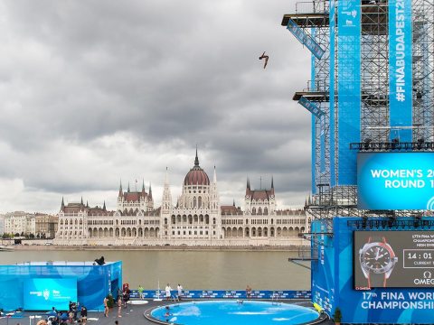 Bild: Anlässlich der Schwimm-WM in Budapest realisierte NÜSSLI den High-Diving-Sprungturm am Batthyány-Platz.