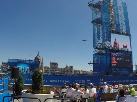 Torre trampolín para el Campeonato Mundial High Diving celebrado en la plaza Batthyány, Budapest.