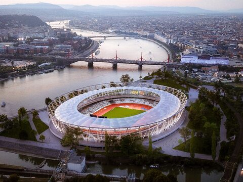 Errichtung temporärer Tribünen für die Leichtathletik-WM 2023 im neuen National Athletics Centre in Budapest