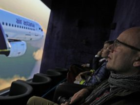 Image: El pabellón de Air Astana hace con un cine como viajar