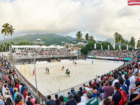 Imagen: NUSSLI levantó todo un estadio de fútbol playa para 2000 espectadores para la Copa Visit Puerto Vallarta de este