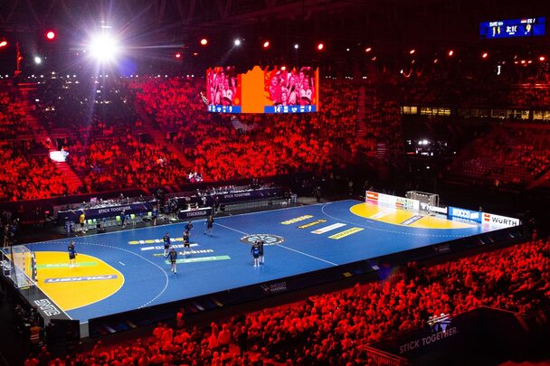 Aus Fussballstadion wird Handball-WM-Arena