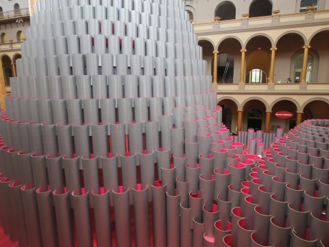 Imagen: Exposición temporal «Hive» en el National Building Museum