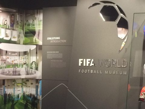 Sala de exposición del museo de la FIFA